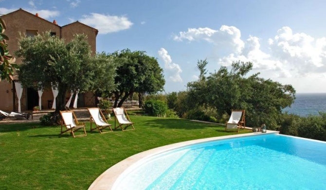 Maratea Villa Sleeps 12 Pool WiFi