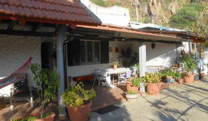 2 bedrooms house at Palmi 100 m away from the beach with sea view furnished terrace and wifi