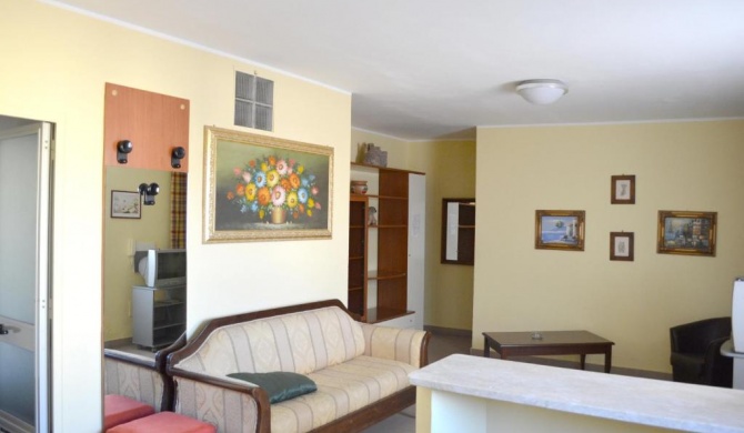 One bedroom appartement with terrace and wifi at Reggio Calabria 2 km away from the beach