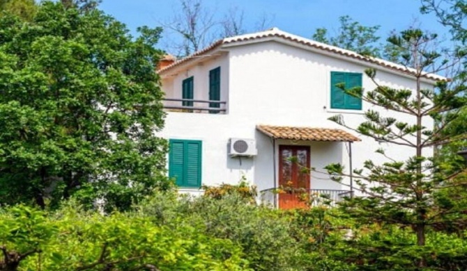 Spacious Villa in Calabria with Swimming Pool