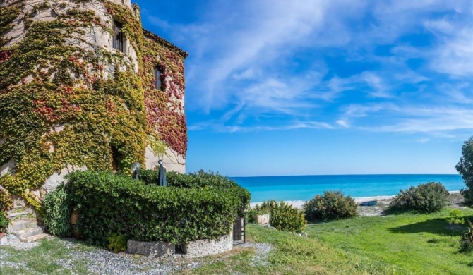 Historical villa in Calabria with colourful garden